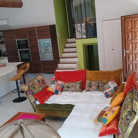 Hébergement de vacances Maison Avec Piscine Privée Et Clim à Rochefort-du-Gard