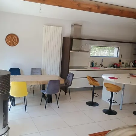 Hébergement de vacances Maison Avec Piscine Privée Et Clim à Rochefort-du-Gard